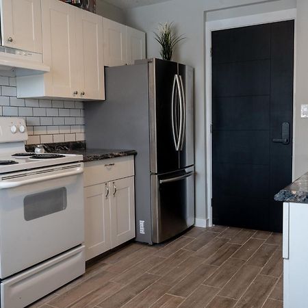 One Bedroom Condo Near Whyte Ave Close To University Edmonton Dış mekan fotoğraf