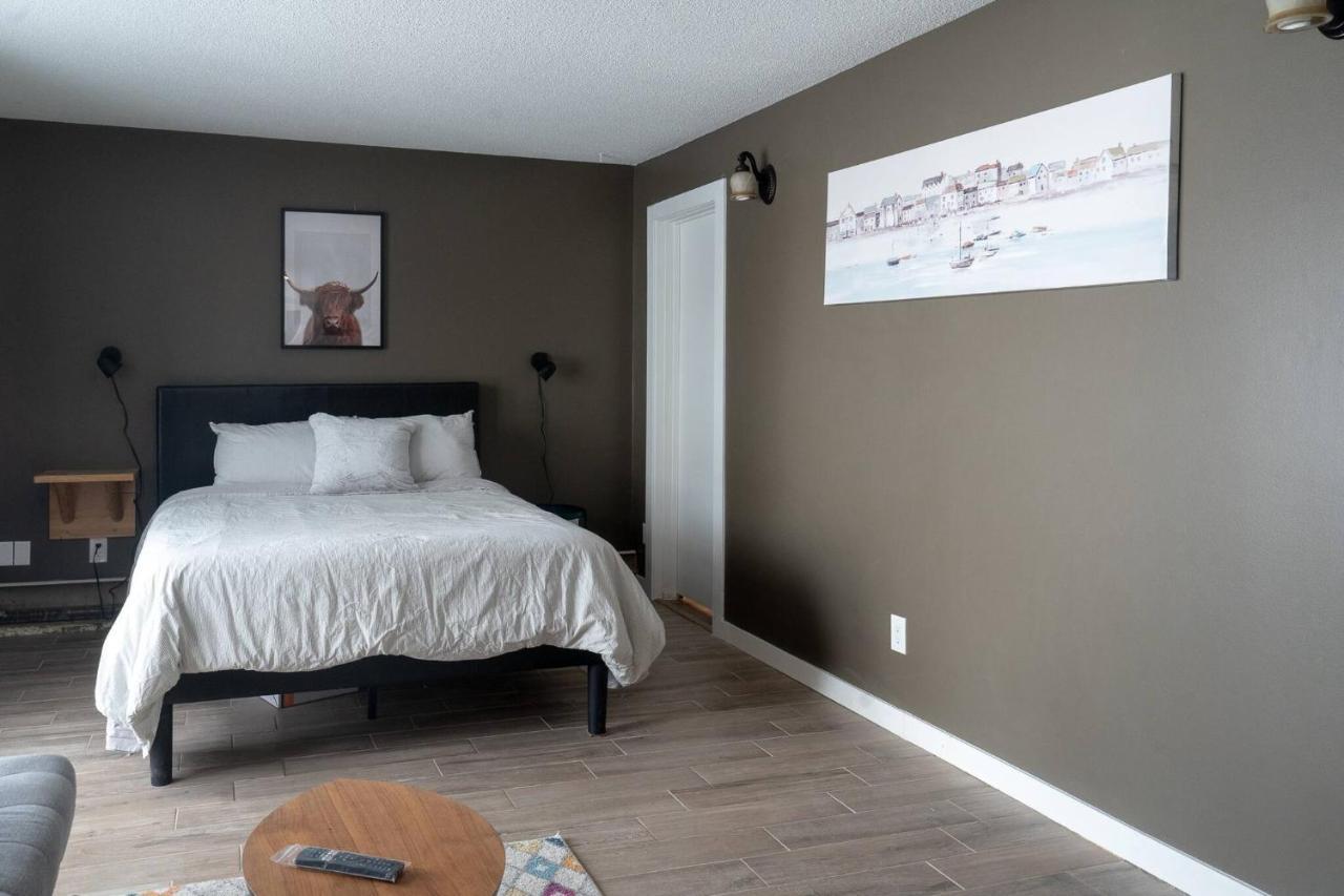 One Bedroom Condo Near Whyte Ave Close To University Edmonton Dış mekan fotoğraf